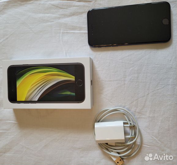 iPhone SE, 64 ГБ