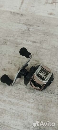 Рыболовная катушка кастинговая
