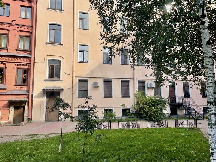 Комната 14 м² в 9-к., 2/5 эт.