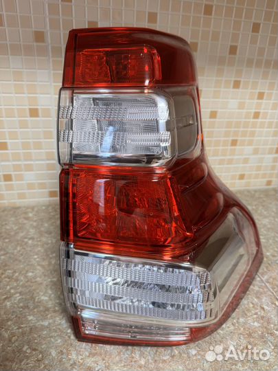 Фонарь задний правый Toyota Land Cruiser 150