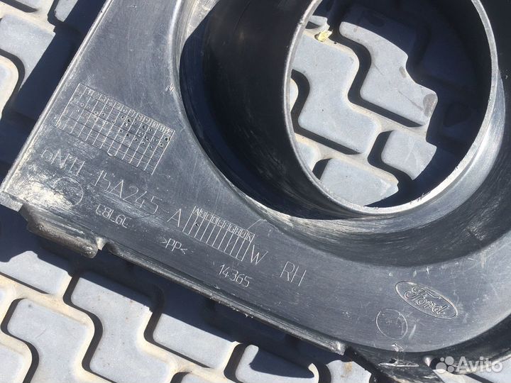 Накладка противотуманной фары правой Ford Fusion