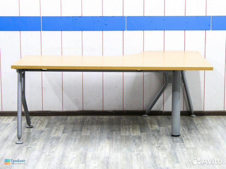 Стол офисный угловой