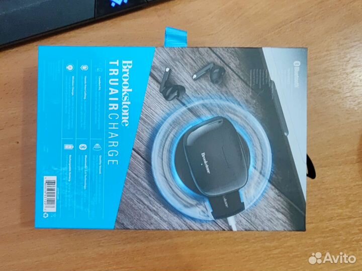 Беспроводные наушники Brookstone Tru Air charge