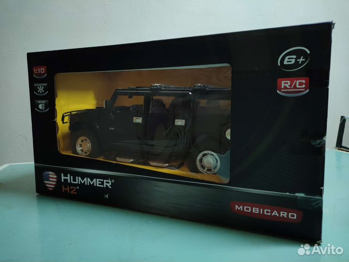 Автомобиль Hummer H2 большой