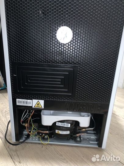 Холодильник Comfee RCT124WH1R