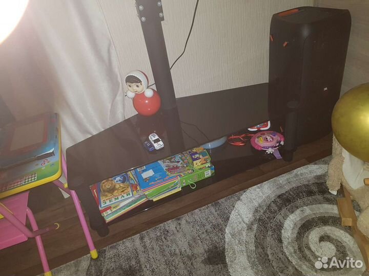 Стеклянная тумба под тв