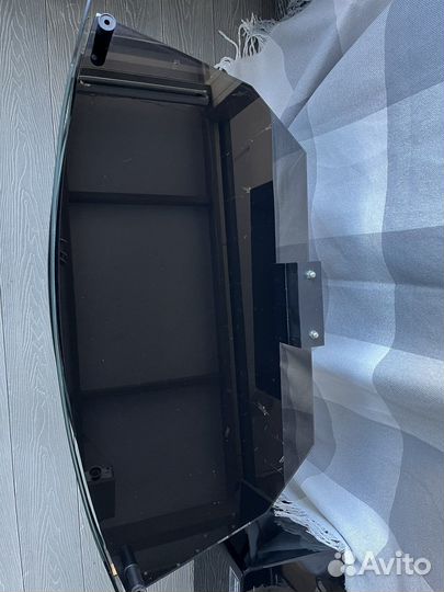 Стеклянная тумба под тв