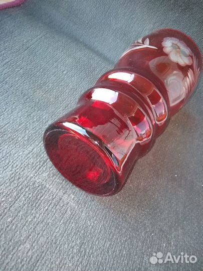 Ваза красное стекло, рубин, двухслойное резное