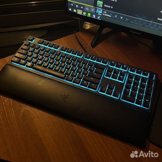 Игровая клавиатура Razer Ornata V2
