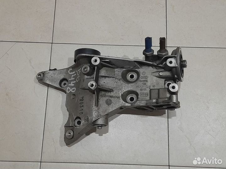 Кронштейн генератора VAG