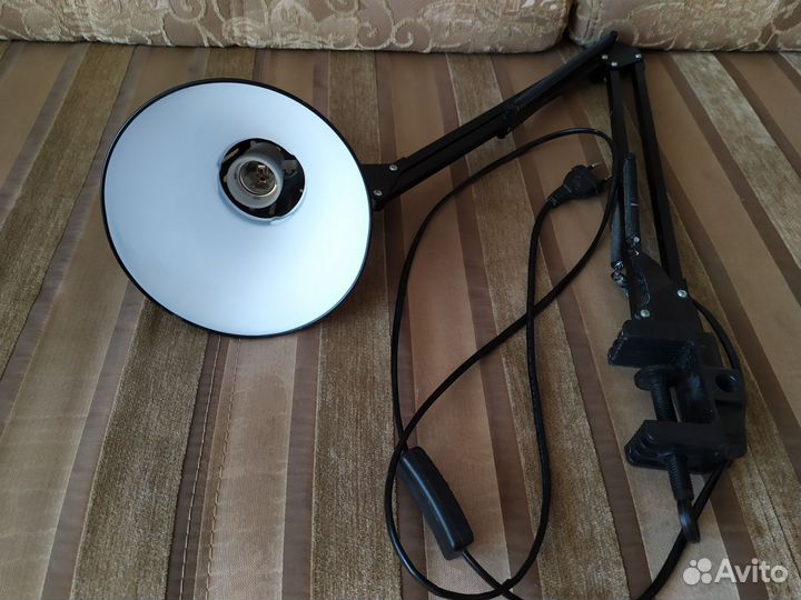 Лампа настольная