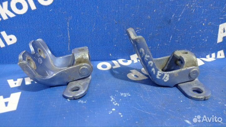 Петля двери Hyundai Getz хэтчбек G4EE 2005