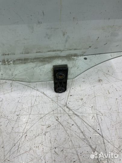 Стекло двери, Переднее левое Kia Carens 1