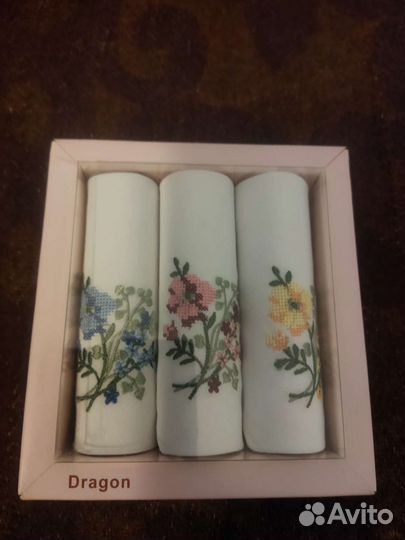 Набор женских носовых платочков с вышивкой