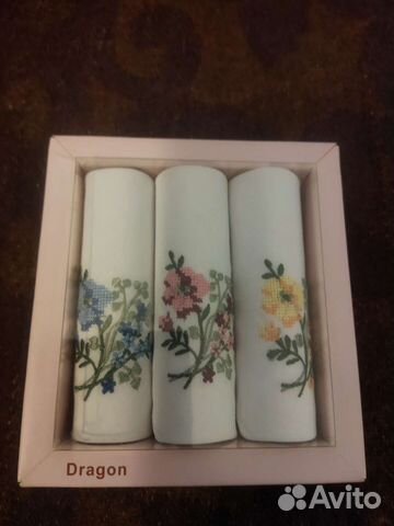 Набор женских носовых платочков с вышивкой