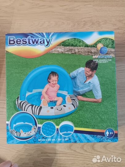 Бассейн, надувной круг для плавания