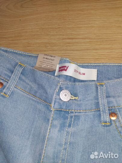 Джинсы Levi's 511 оригинал с небольшим дефектом