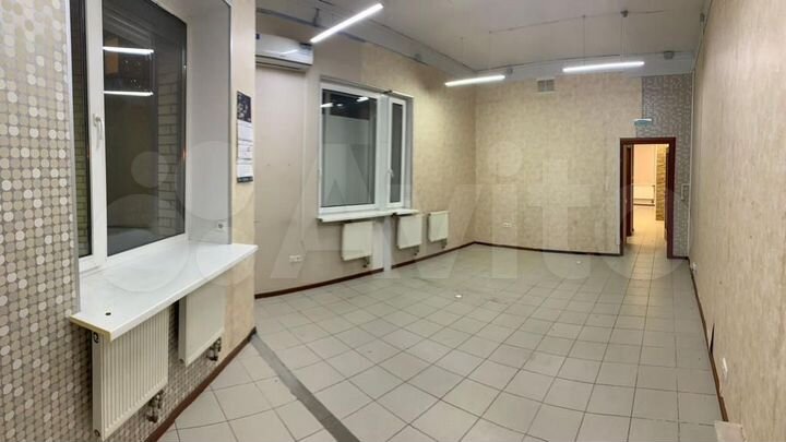 Метро Коменд.пр.30м,отдельный отдел-пиво,кофейня