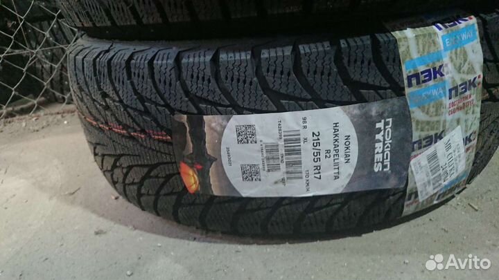 Nokian Tyres Hakkapeliitta R2 215/55 R17 98R