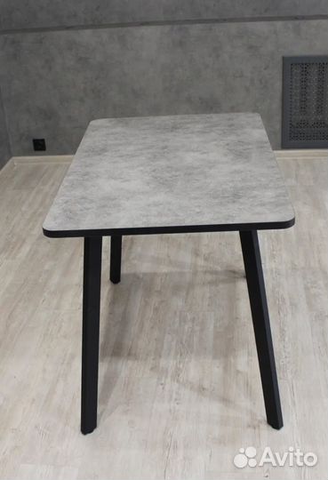 Кухонный стол