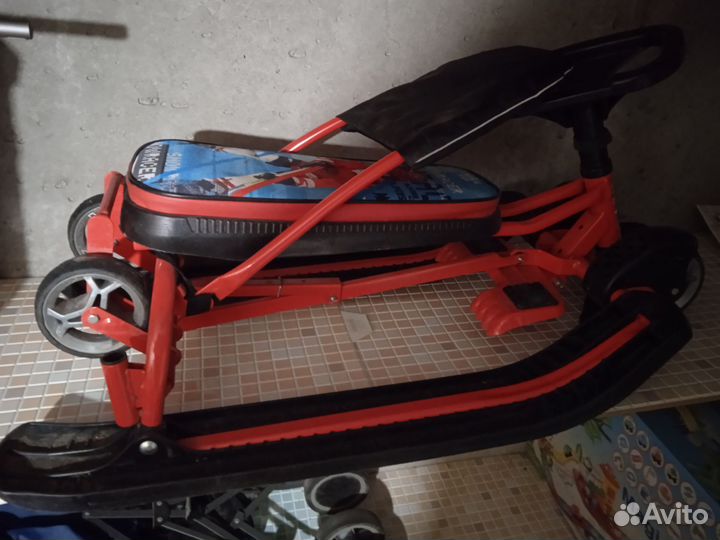 Детский снегокат с ручкой и колесами