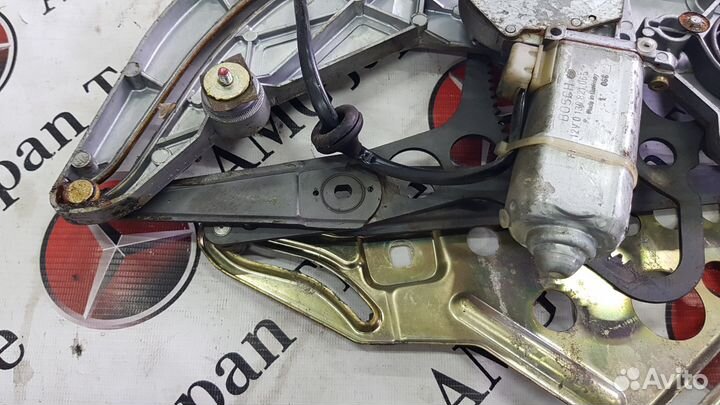 Стеклоподъемник, слева задний на Mercedes W126 SEC