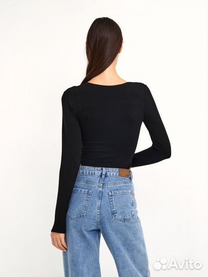 Боди с вырезом