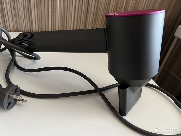 Продам фен Dyson
