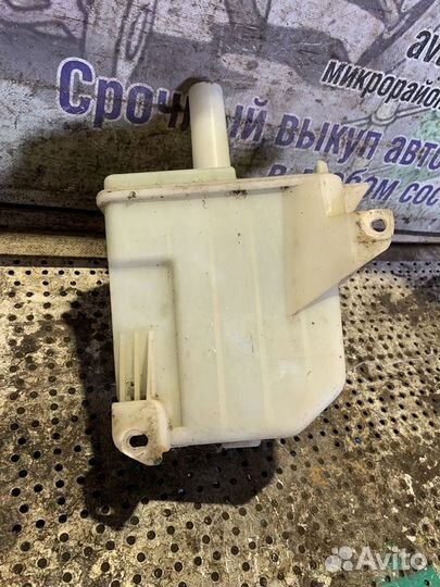 Бачок омывателя Nissan Almera N15