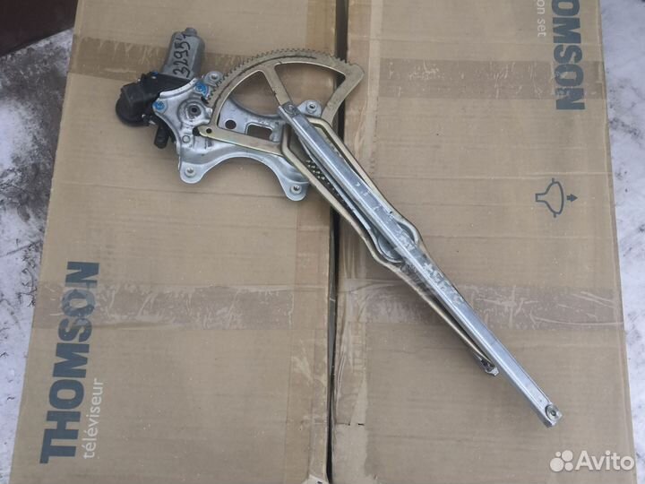 Стеклоподъемник тойота рункс