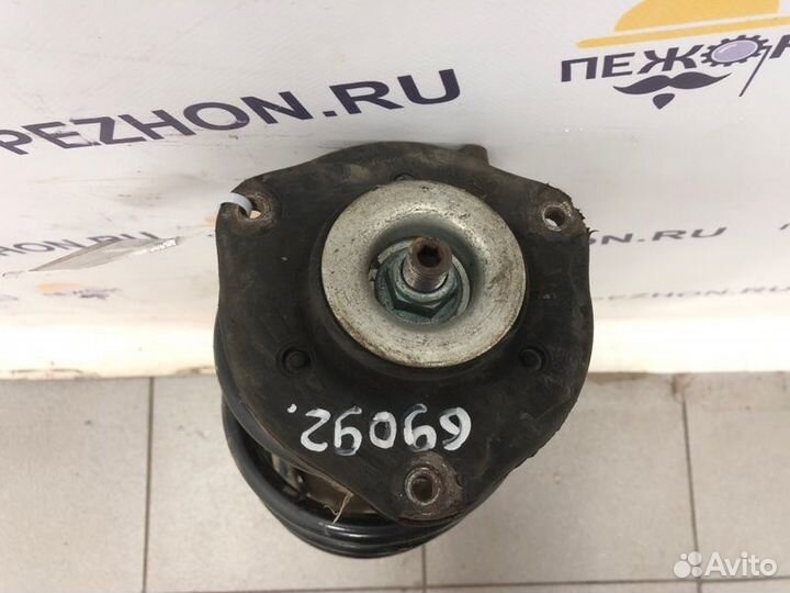 Амортизатор передний Volkswagen Passat седан 2.0