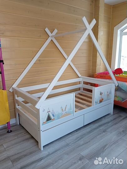 Детская кровать с домиком
