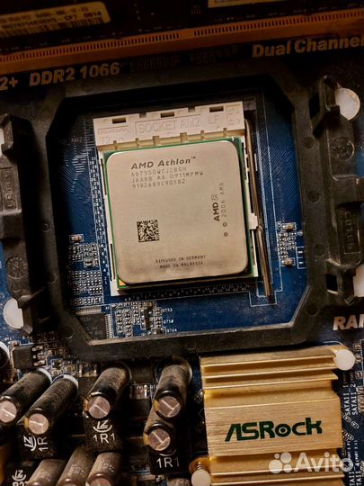 Материнская плата с процессором и памятью