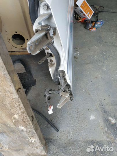 Дверь левая mazda bongo frendi