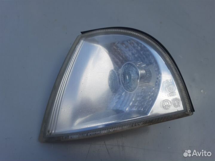 Поворотник левый Skoda Octavia A4 Tour