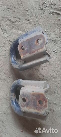 Петли букс. пер. Toyota Tundra/2012