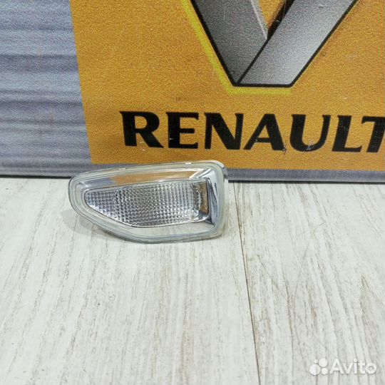 Повторитель поворотника в Крыло в Зеркало Renault