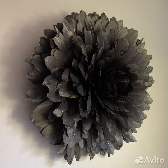 Камерунская шляпа декор из перьев