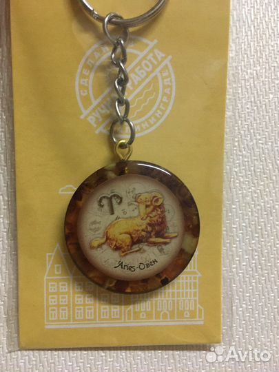 Брелок Овен,сувенир из Калининграда с янтарем