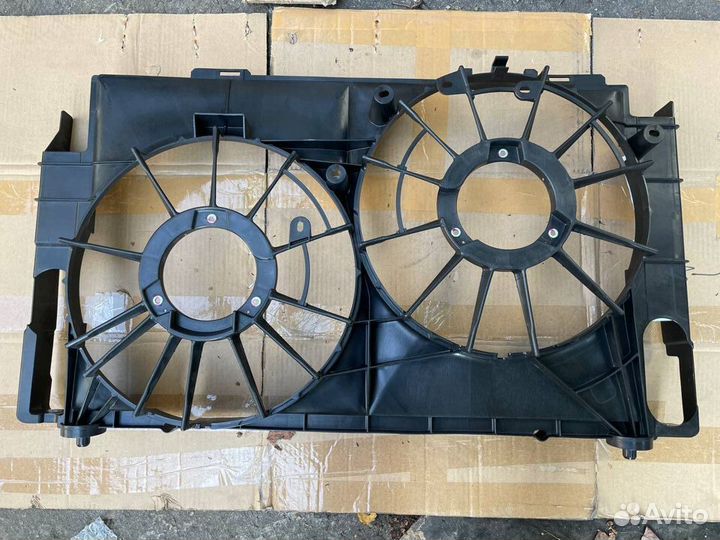 Диффузор вентилятора Toyota Rav 4 CA40 16711-36140