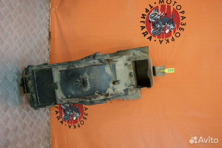 Подкрылок Kawasaki ZZR1100-1, ZXT10C