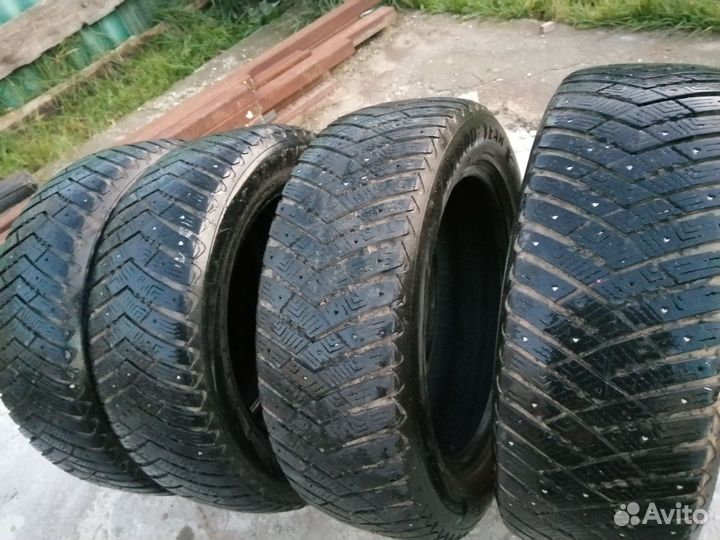 Goodyear UltraGrip 225/60 R18 104T