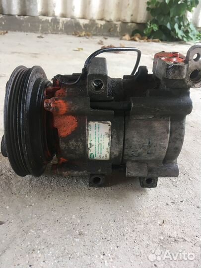 Компрессор кондиционера KIA Sephia