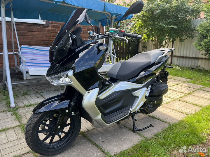 Скутер tracer adv 50