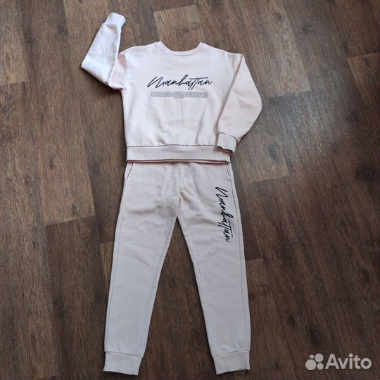 Костюм и ветровка 134рр