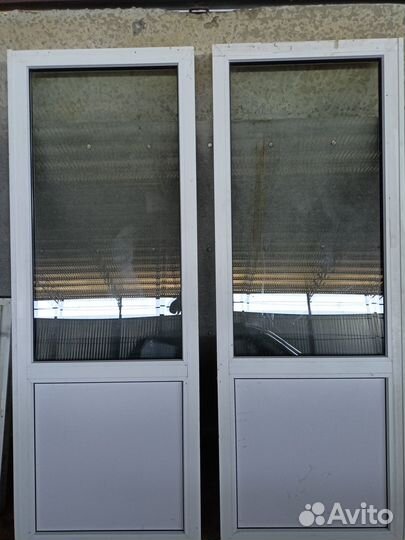 Дверь с 2-мя глухими секциями (витраж)