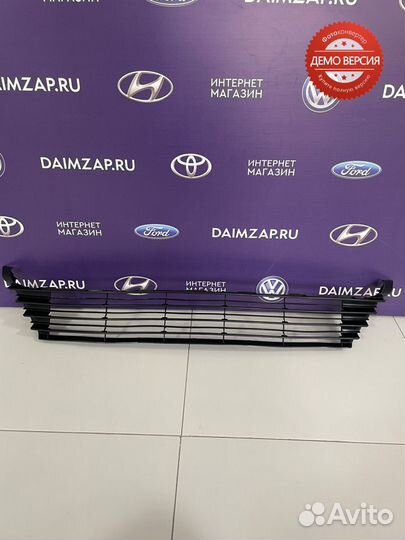 Решетка бампера Toyota Corolla E180 (17-19) нижняя