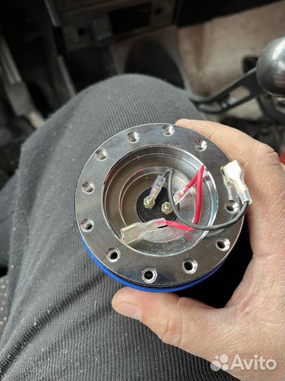 Быстросьем на спортивный руль spark