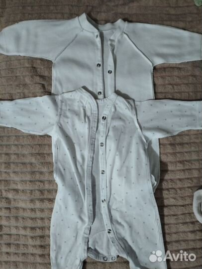 Кокон на замочке, чепчики, нательный комбинезон