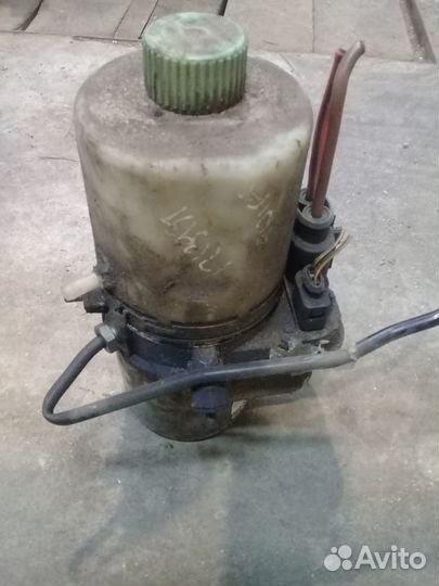 Насос гура Skoda Seat Audi VW 6R0423156B